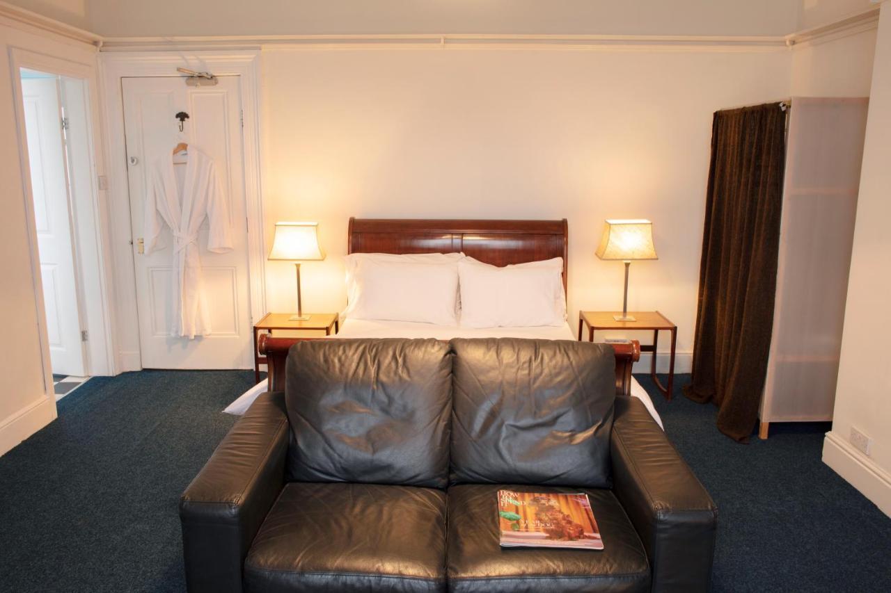 Square Tree House Bed & Breakfast